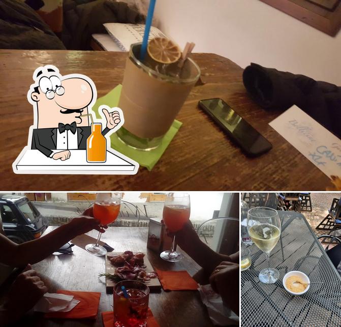 Goditi qualcosa da bere a Bar Bollicine