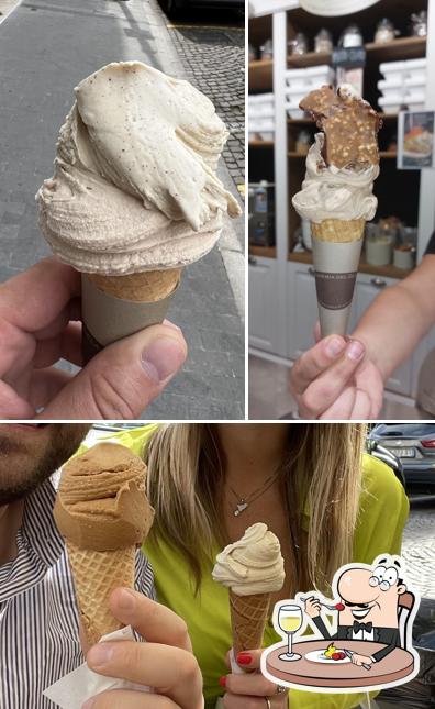 La foto della cibo e esterno di ACCADEMIA DEL GELATO