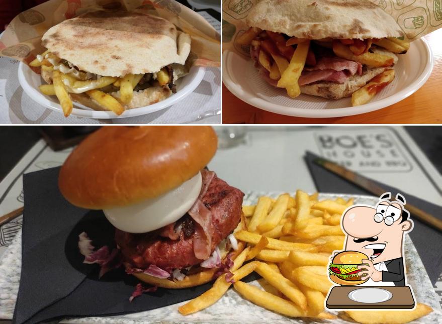 Prova un hamburger a Da Boe Puccia&Pizza