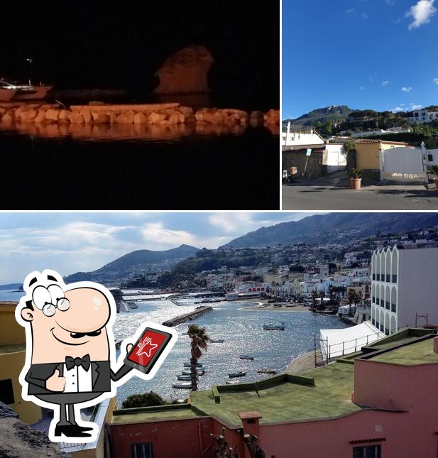 Gli esterni di Napul' E' Di Falanga Carmine