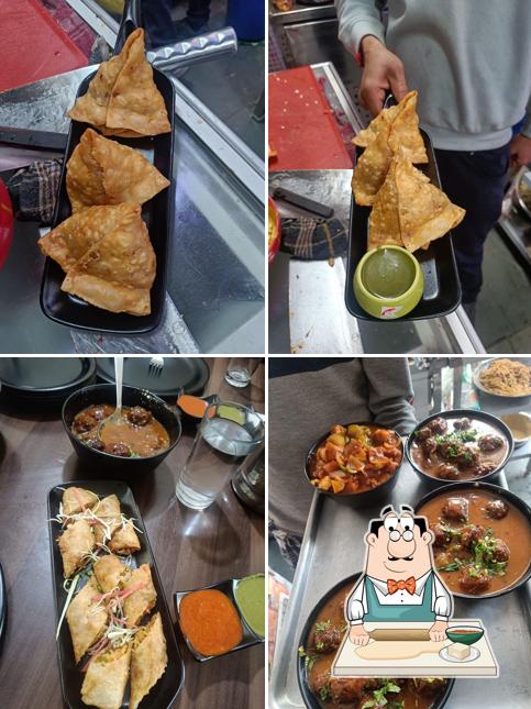 Samosa at Sharma Bhojnalaya