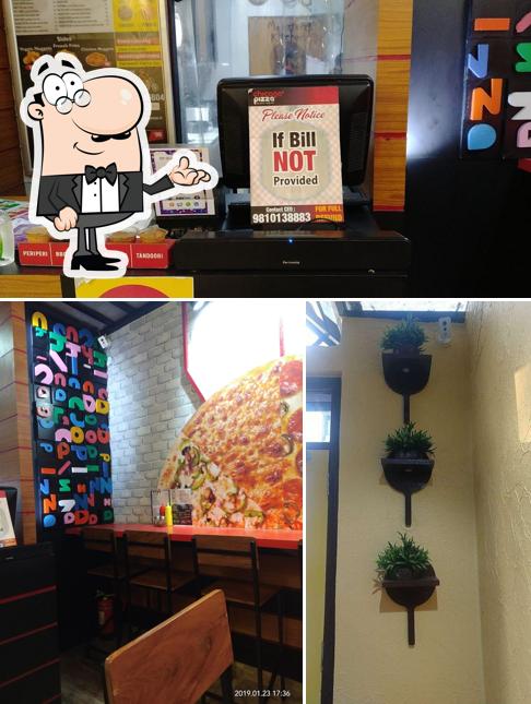 The interior of Chicago Pizza