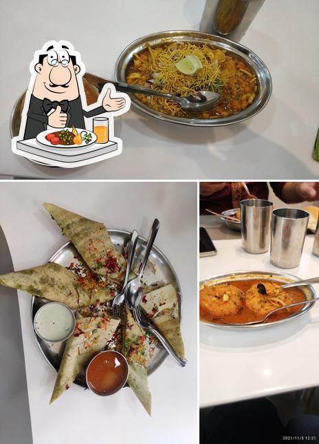 Food at Hotel Chandravilas Bhuvan
