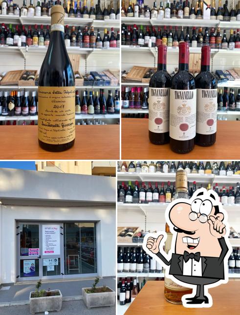 Dai un'occhiata agli interni di Enoteca ENO22