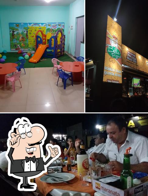 O interior do Bella Pizzaria
