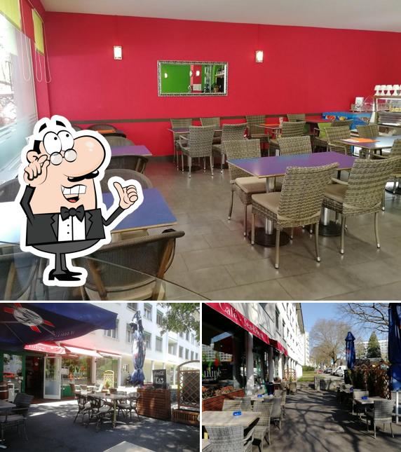 Siediti a un tavolo di Café Tulipe