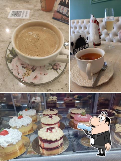 Dê uma olhada a imagem apresentando bebida e sobremesa no Passos Sem Glúten