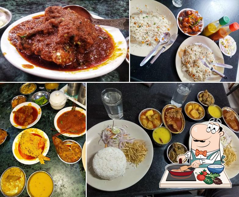 Chicken curry at ক্যান্টিন হোটেল ও রেস্তোরাঁ Canteen Hotel and Resturant