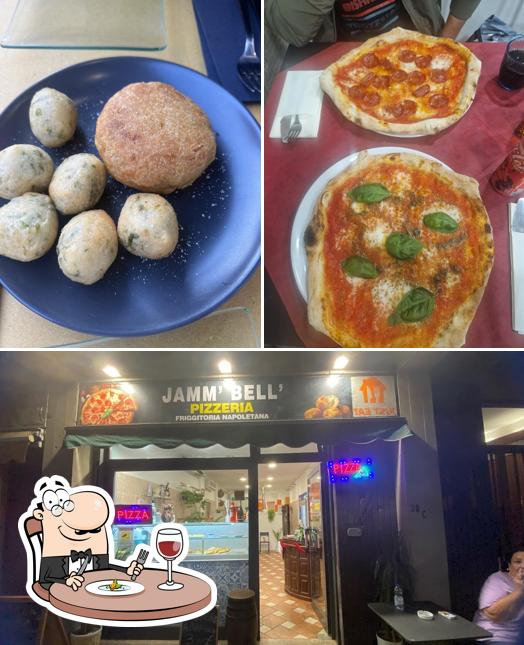 Tra le diverse cose da Pizzeria Jamm'bell si possono trovare la cibo e interni