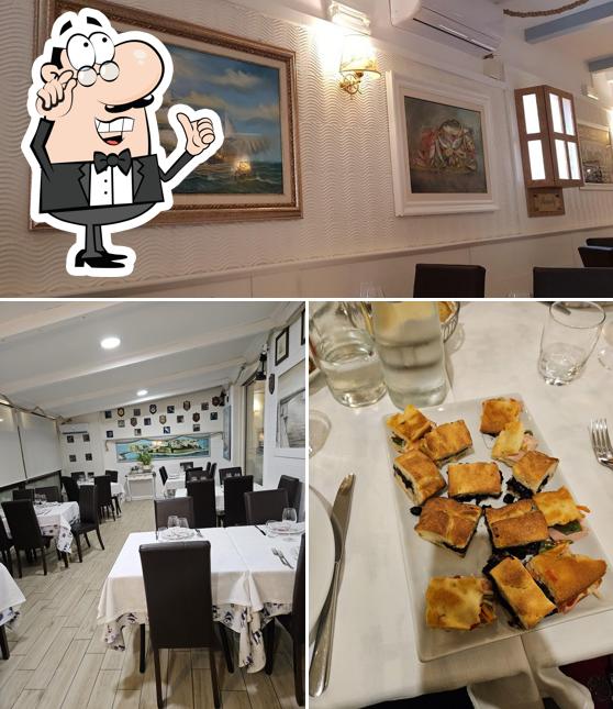 Siediti a un tavolo di Ristorante al Piccolo Porticciolo