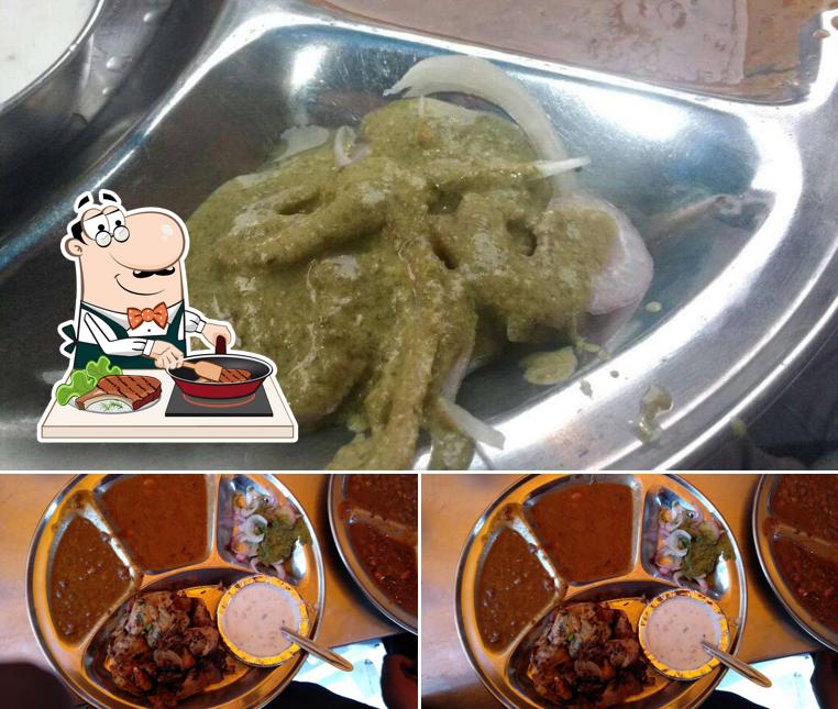Chawla De Mashoor Special Naan provides meat meals