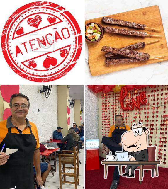 Esta é a ilustração mostrando interior e comida no Espetinho do Querido