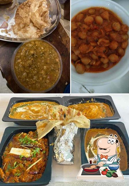 Chicken curry at Meals And Bowls