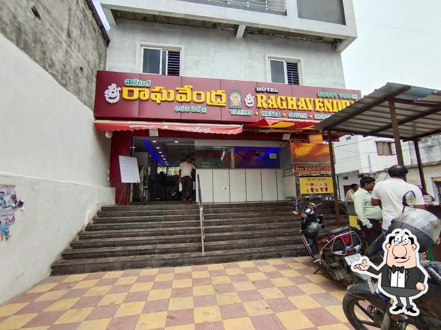 The interior of Sri Raghavendra Udipi Hotel(శ్రీ రాఘవేంద్ర ఉడిపి హోటల్)