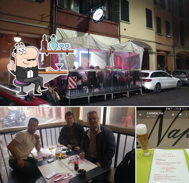 La immagine di interni e birra da Pizzeria Spacca Napoli