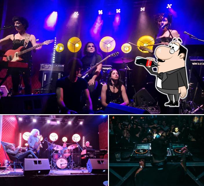 Retronouveau - live music & clubbing si caratterizza per la bevanda e interni