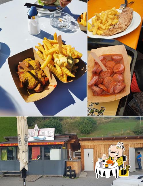 Tra le varie cose da Tower Imbiss si possono trovare la cibo e interni