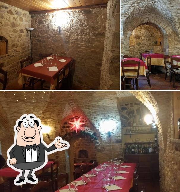 Siediti a un tavolo di La Cantina della Canonica