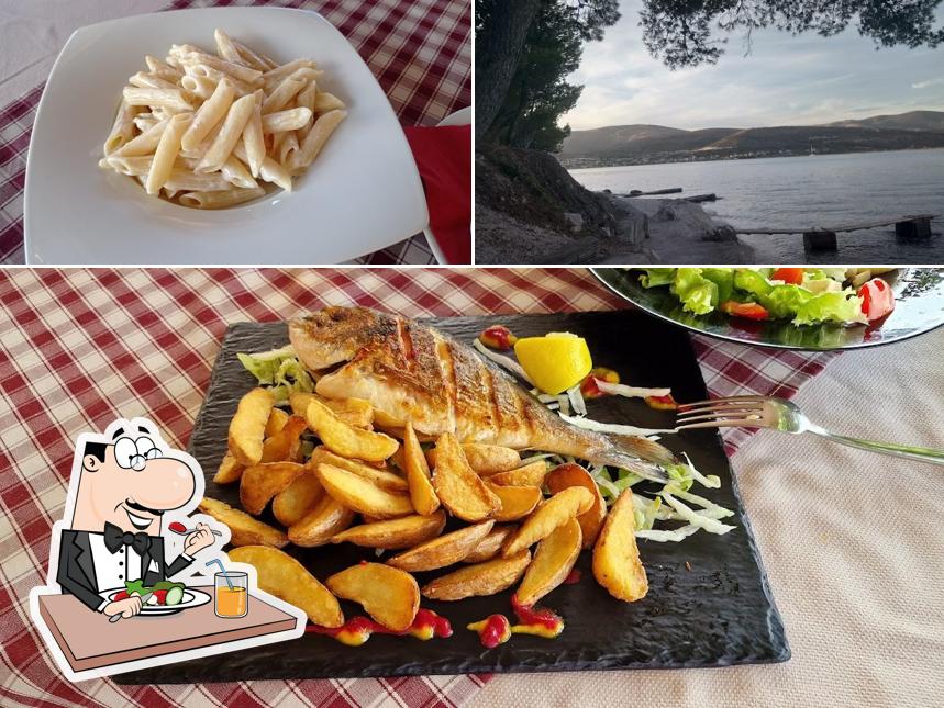 La cibo e esterno del ristorante