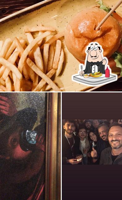 A Hamerica's - Santo Stefano puoi assaggiare Un piatto di patatine A Hamerica's - Santo Stefano puoi assaggiare Un piatto di patatine