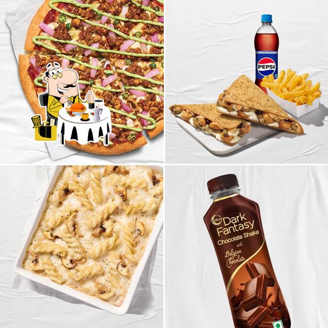 Food at Pizza Hut Omaxe Chandni Chowk, Delhi