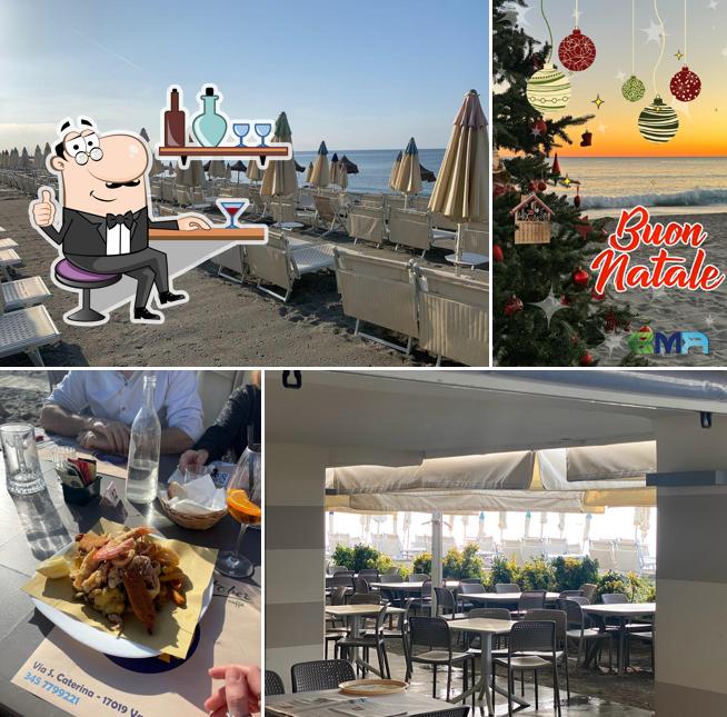 Siediti a un tavolo di Bagni Mafalda Royal Varazze - Spiaggia e Ristorante
