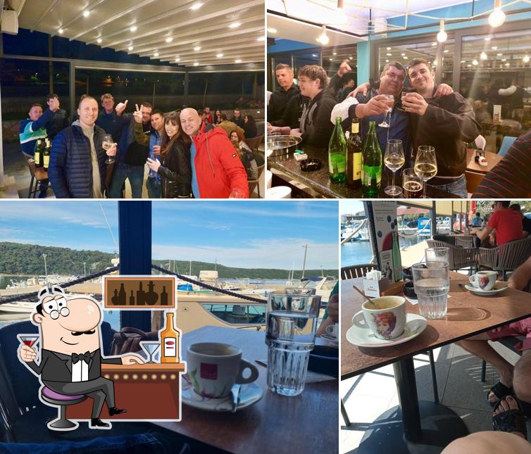 La immagine di bancone da bar e tavolo da pranzo da Caffe Bar Grota