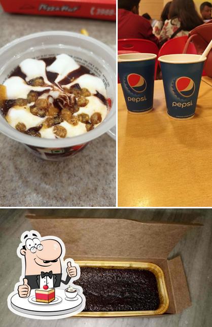 Pizza Hut Mani Sqaure Mall, Kolkata serves a selection of sweet dishes