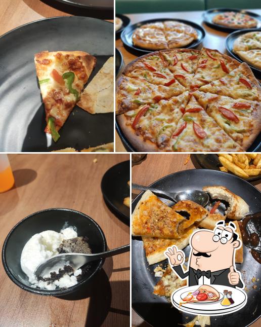 Order pizza at William John's Pizza - Gota