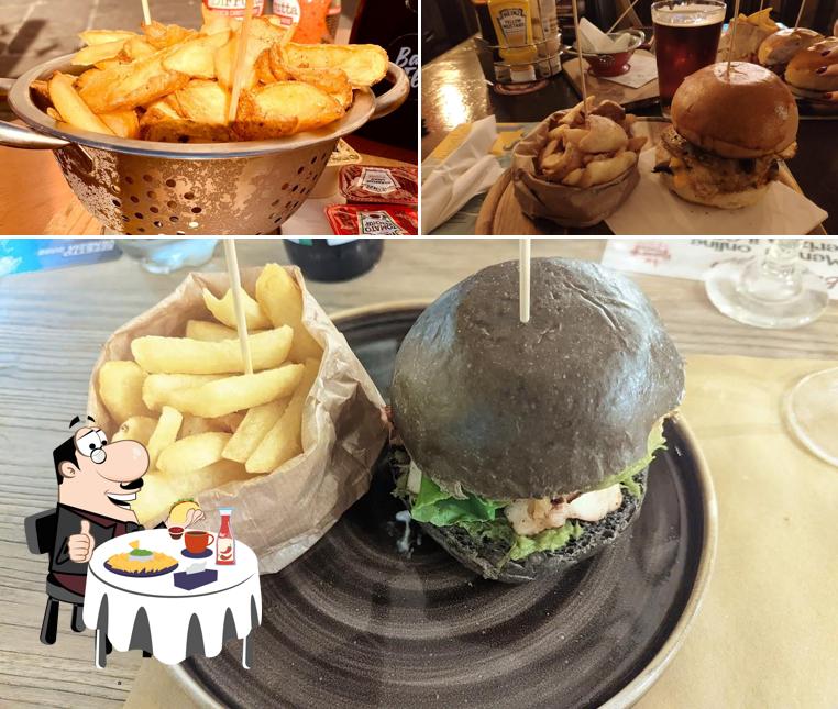 Prova uno dei tipi di hamburger disponibili a Bad Elf Pub