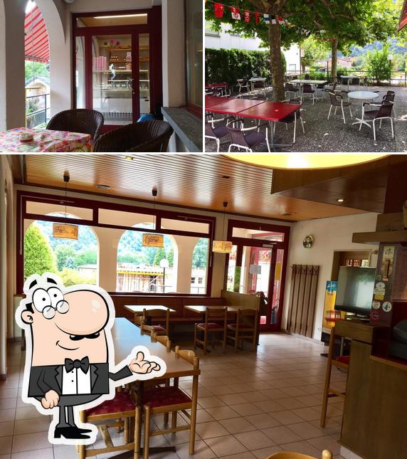 Siediti a un tavolo di Bar Tea-Room Portico Gelateria