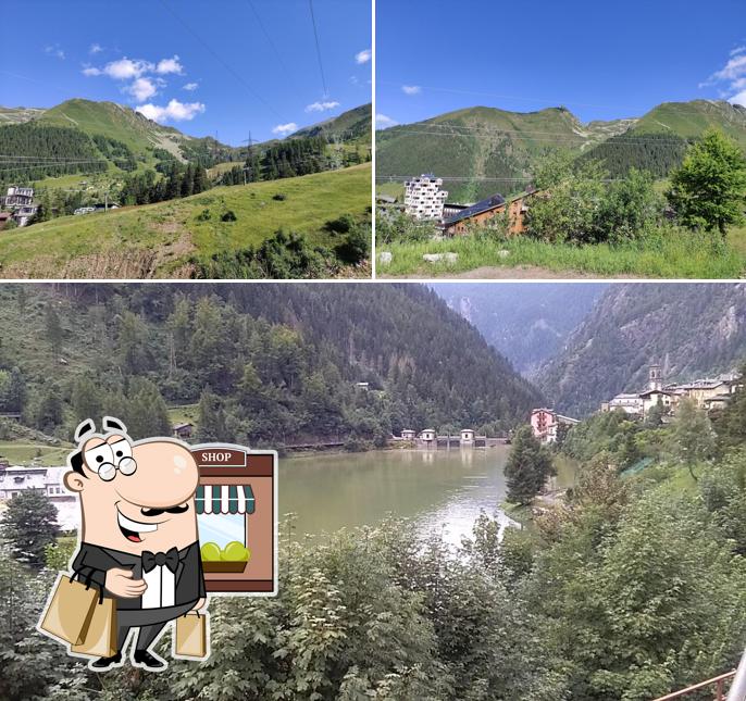 Goditi la vista dall'area esterna di Dal Gallo