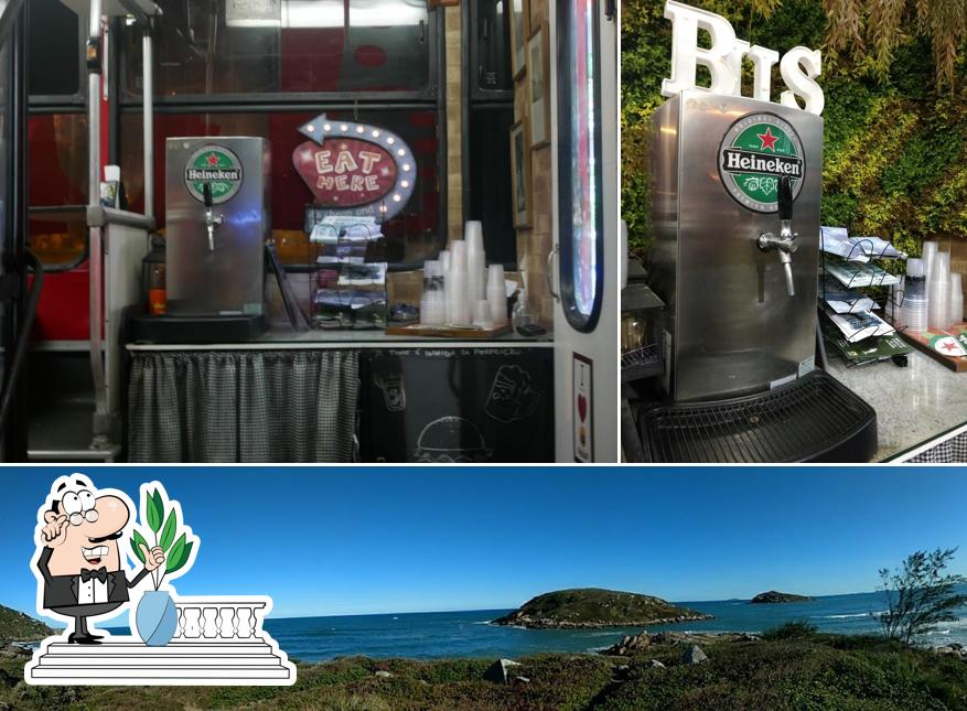 O exterior do Dindus Lanches FoodBus