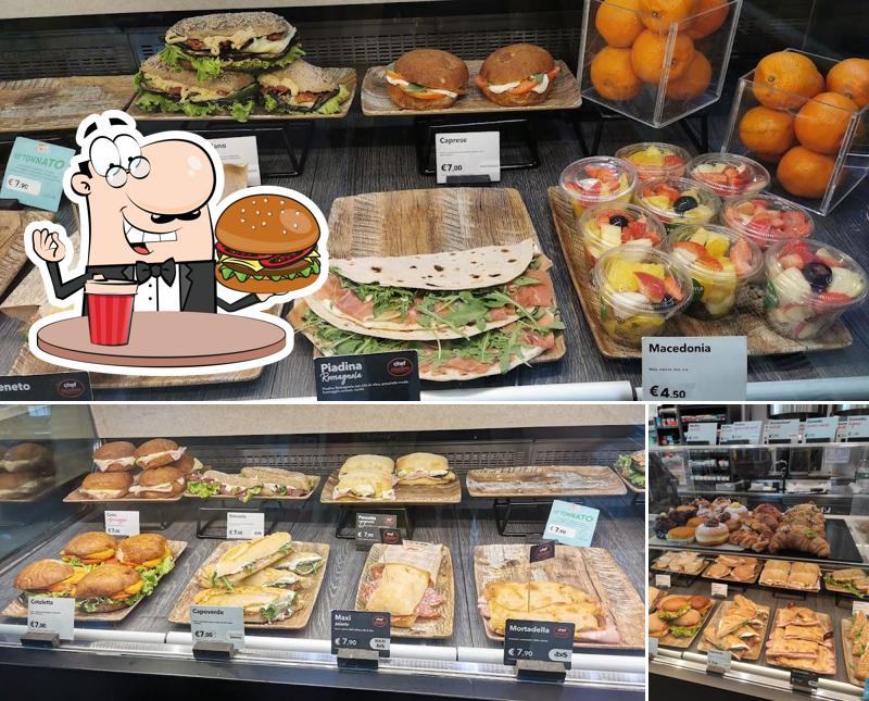 Prova un hamburger a Chef Express Val Di Sona Ovest