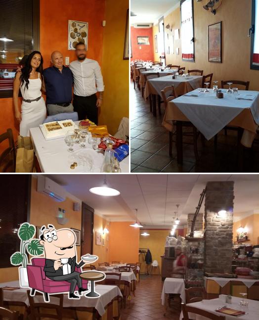 Dai un'occhiata agli interni di Rock House (ex Osteria del Ceppo)