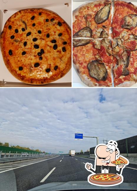 Scegli tra le svariate varianti di pizza