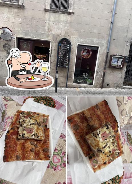 La cibo e interni del ristorante