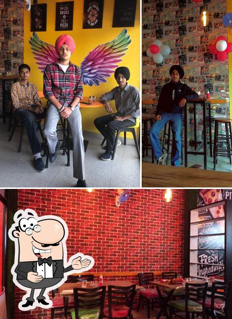 See this picture of Alvin Pizza Anandpur