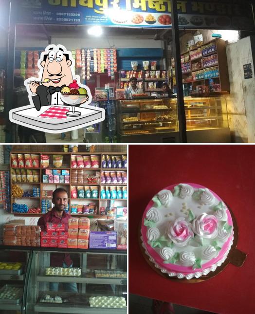 Jhodhpur misthan bhandar serves a selection of desserts