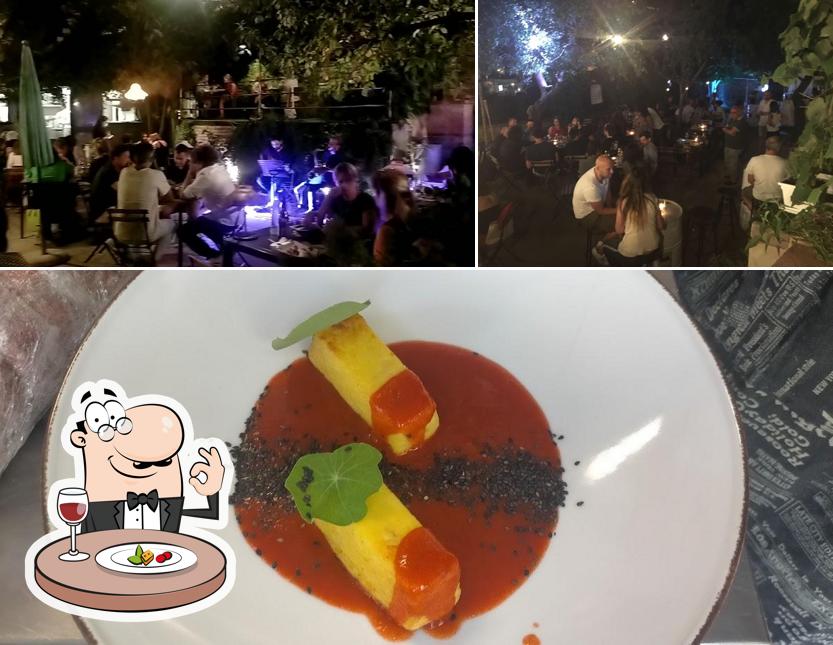 La cibo e bancone da bar del ristorante