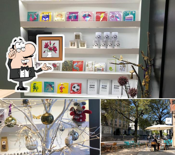 Siediti a un tavolo di Pose Emoi Cafe