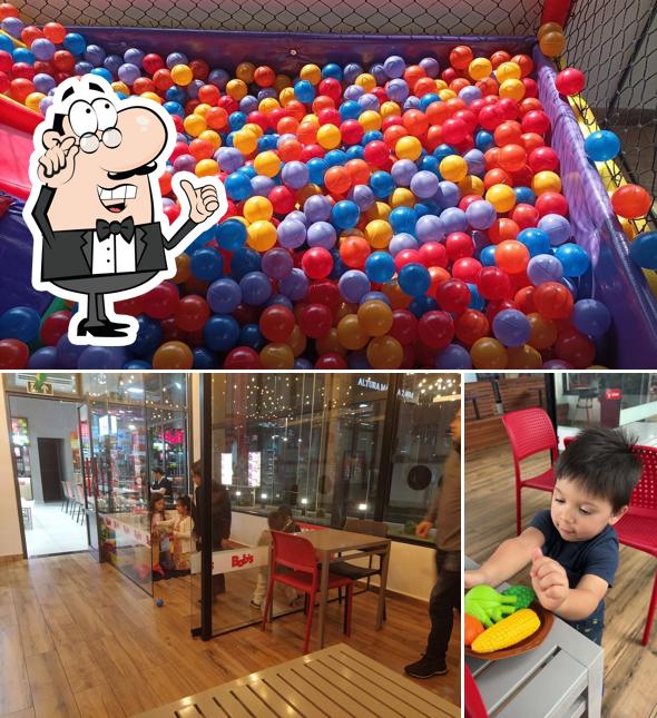 A imagem da interior e comida no Bob's Burger - Drive Cascavel