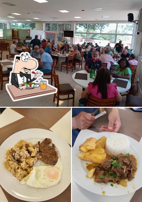 Dê uma olhada a imagem mostrando comida e interior no Clube de golfe Campinas