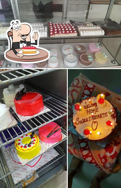 Look at this picture of Eeebees Bakery