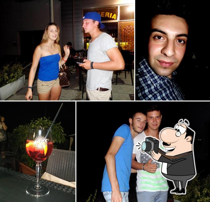 Guarda questa immagine di Bar "On the Rocks"