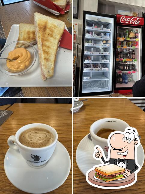 Toast al formaggio al Bar Cavallino ( Caffè Hausbrandt )
