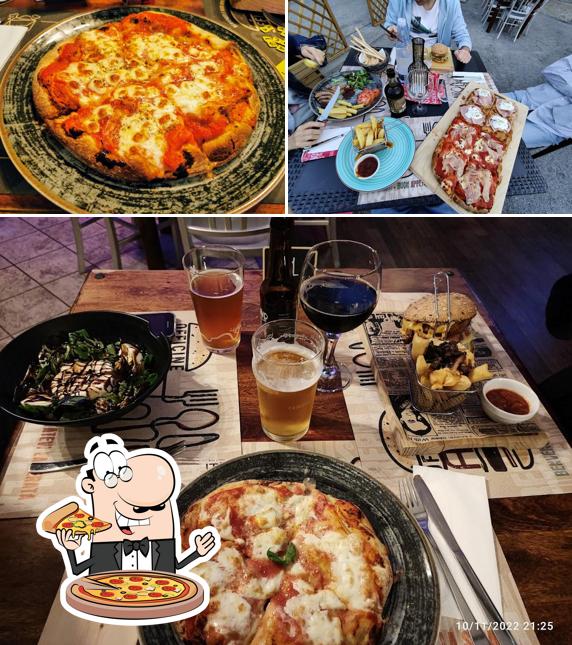 Scegli una pizza a Officine Amis
