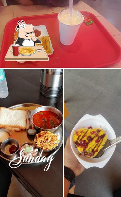 French fries at खाऊ गल्ली