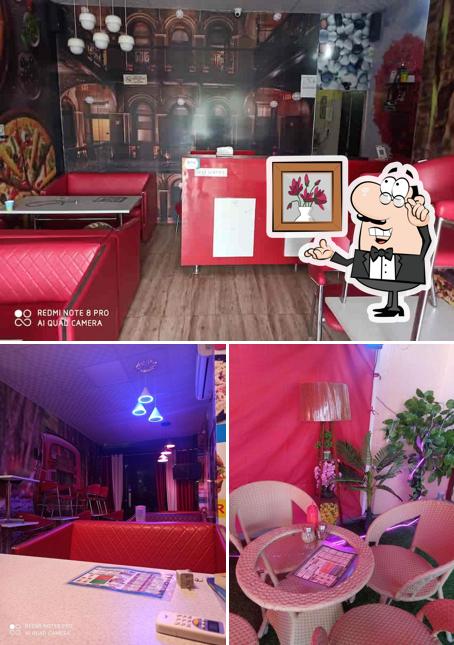 Take a seat at one of the tables at Da mexican pizza