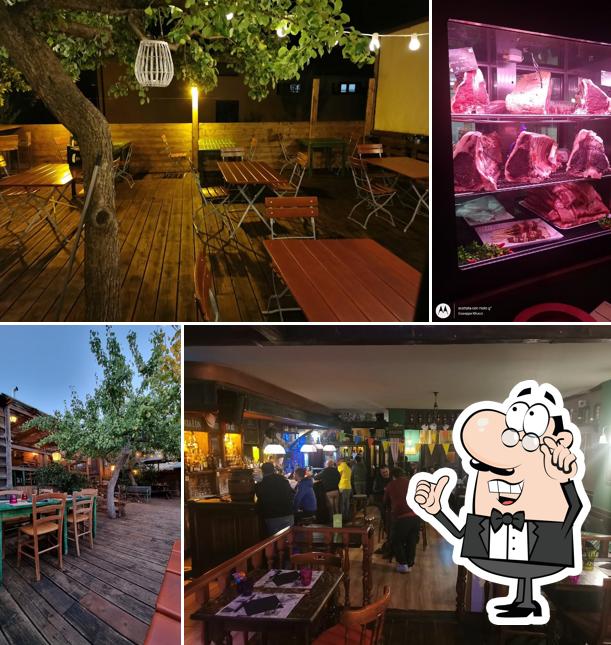 Dai un'occhiata agli interni di Exit Pub Birreria